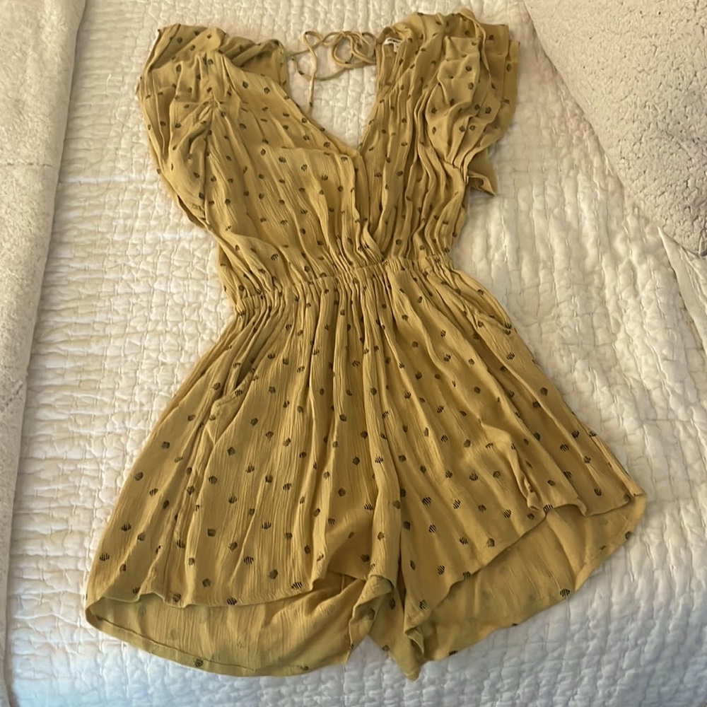 Billabong Mustard Yellow Romper size small
